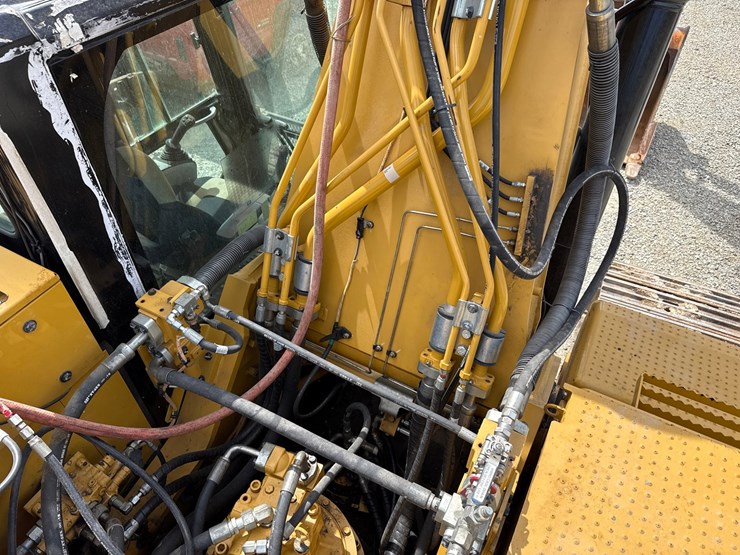 2017-caterpillar-336fl-image-52