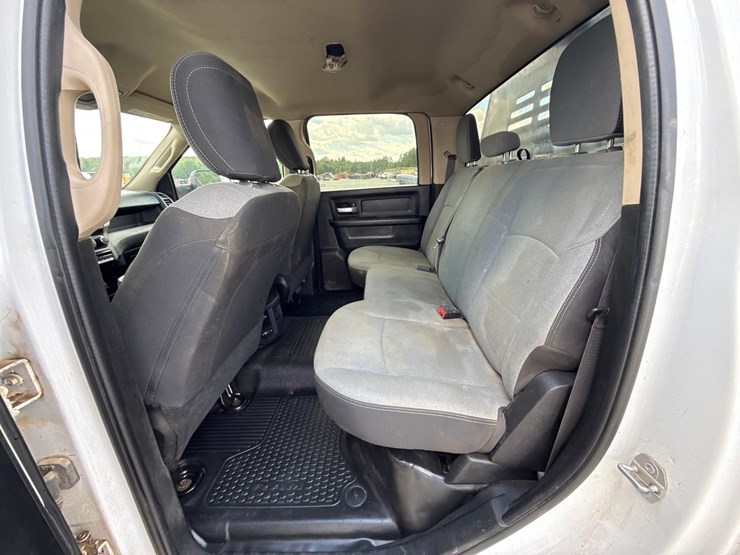 2019-dodge-3500-image-41