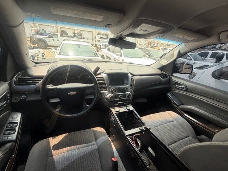 2017-chevrolet-tahoe-image-15