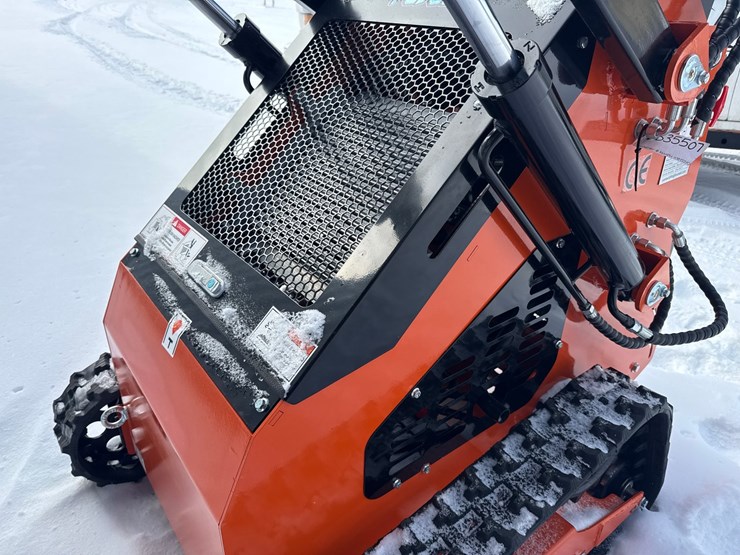 #5017-•-unused-future-ft36c-mini-skid-steer-image-11
