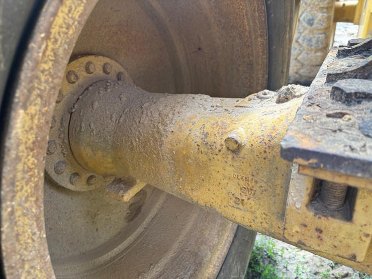 caterpillar-928g-image-93