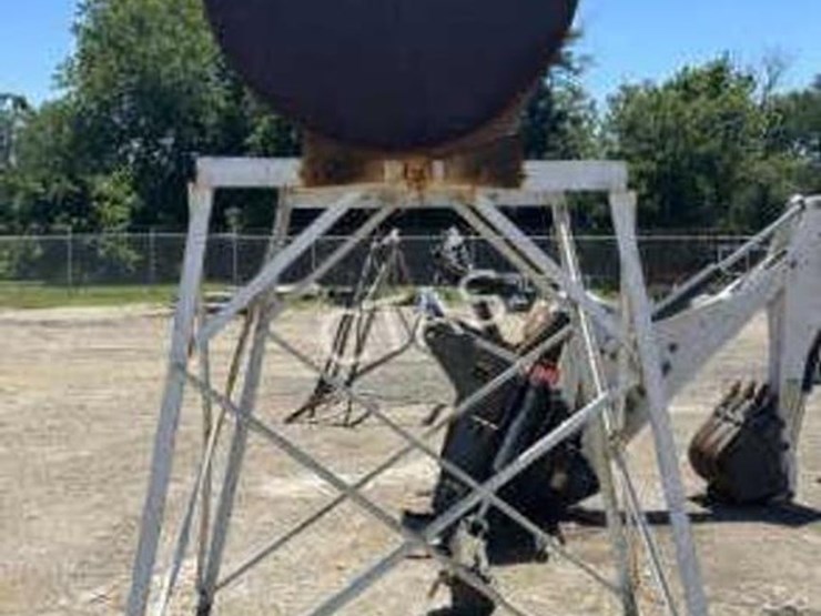 #16-•-500-gallon-gravity-diesel-tank-on-stand-image-4