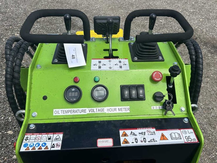 #48-•-mini-skid-steer-loader---ft36c---gas-image-9