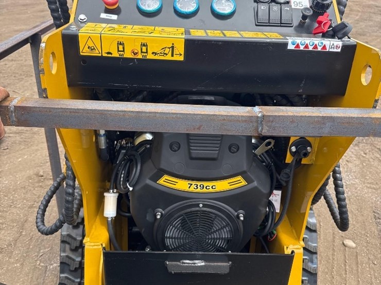 new-agt-co-mini-stand-on-skidloader-model-mx-crt23-image-7