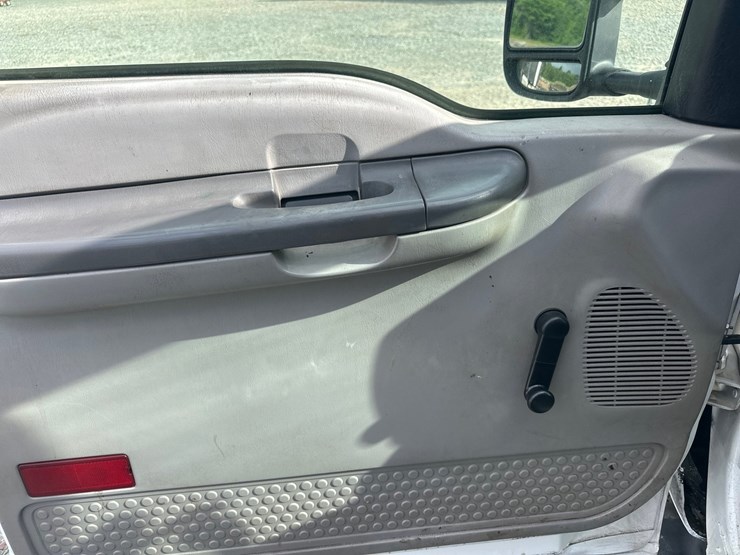 2001-ford-f350-image-27