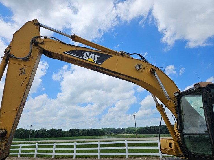 caterpillar-320c-image-16
