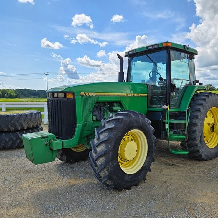 JOHN DEERE 8300