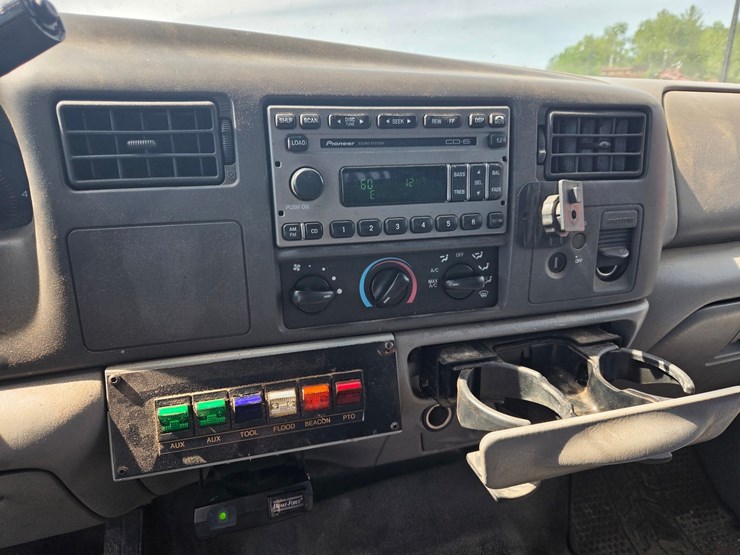 2001-ford-f350-image-40