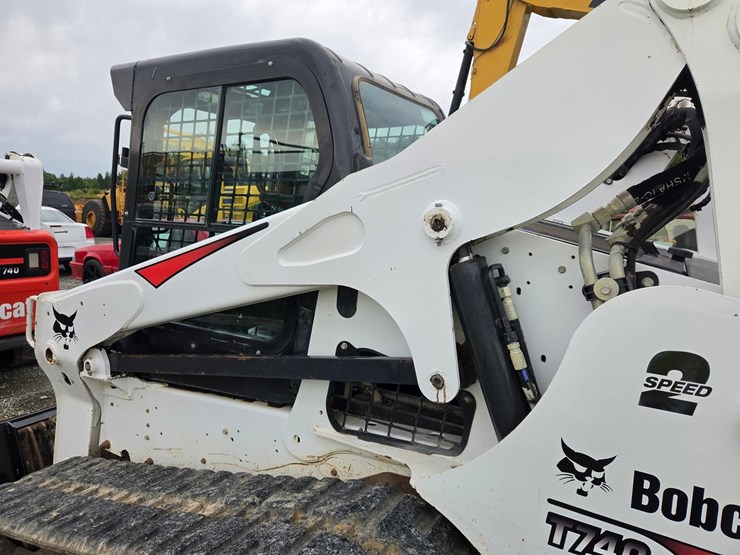 2020-bobcat-t740-image-19