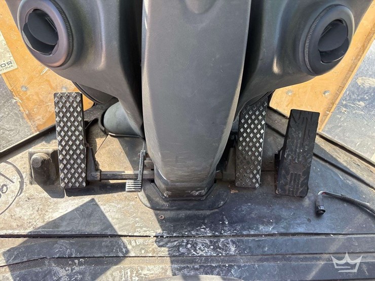 2014-deere-644k-image-27
