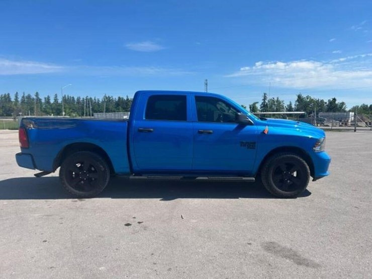2021-ram-1500-classic-image-6