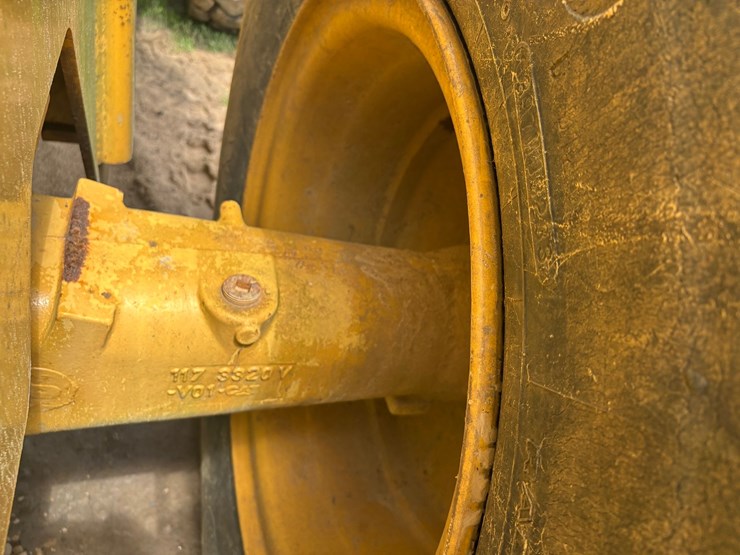 caterpillar-928g-image-94