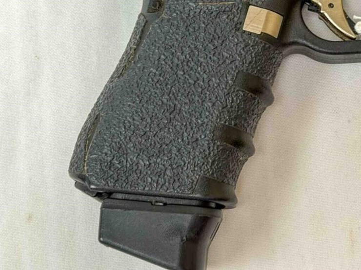 glock-pistol-image-16