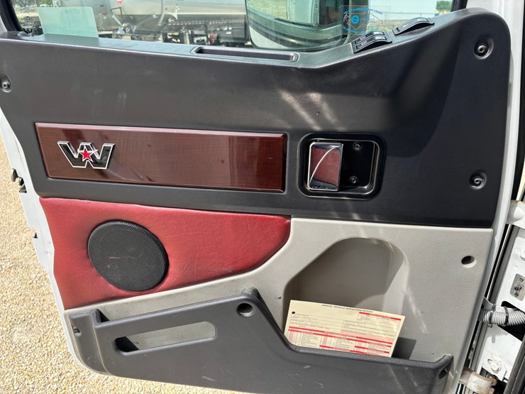 2020-western-star-5700xe-image-61