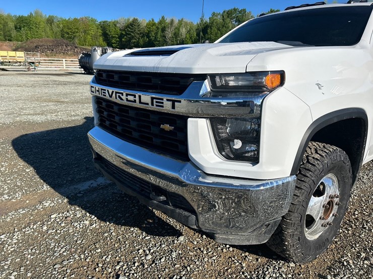 2020-chevrolet-3500-image-13