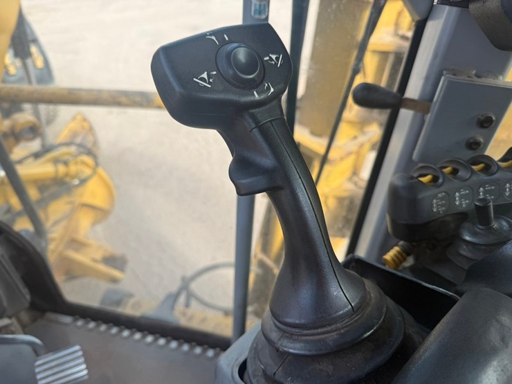 caterpillar-160m-image-105