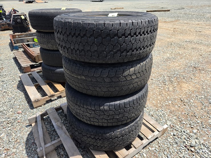 #6471-•-(4)-goodyear-wrangler-275/70r17-tires-w/rims-image-2