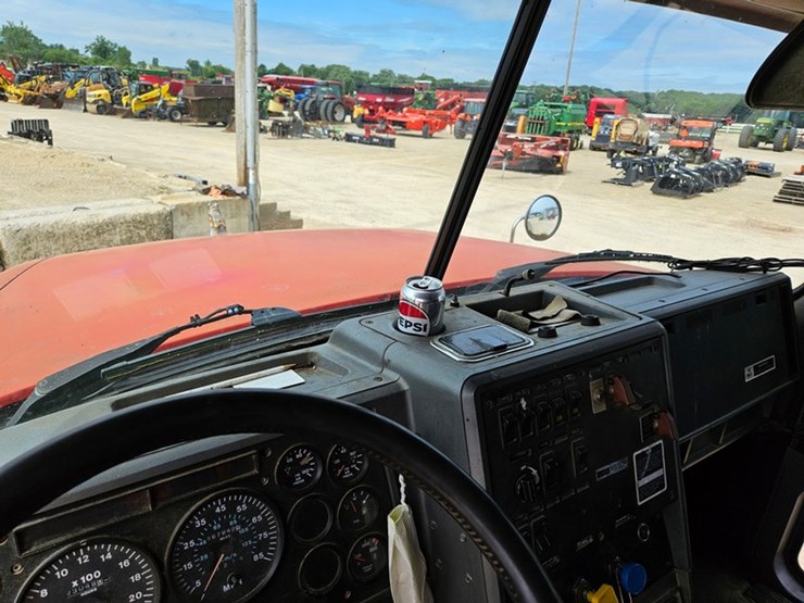 1993-mack-ch613-image-39