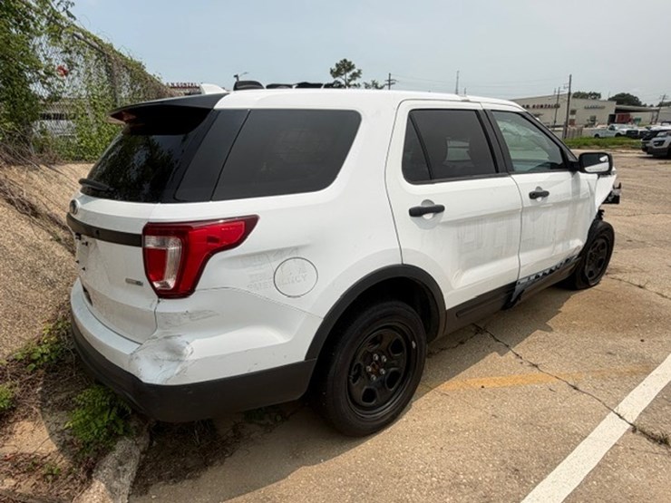 #70-•-2017-ford-interceptor-image-3
