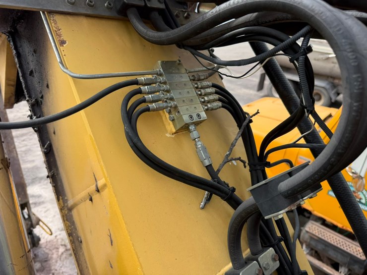 caterpillar-m318-image-89
