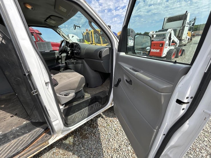 2006-ford-e350-image-28