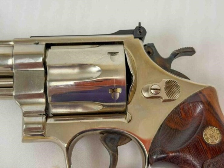 smith-&-wesson-revolver-image-3
