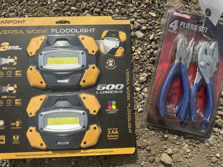 #103-•-2-pack-versa-work-floodlight-&-ultra-steel-4-pc-image-3
