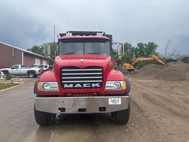 2004-mack-granite-cv713-image-5