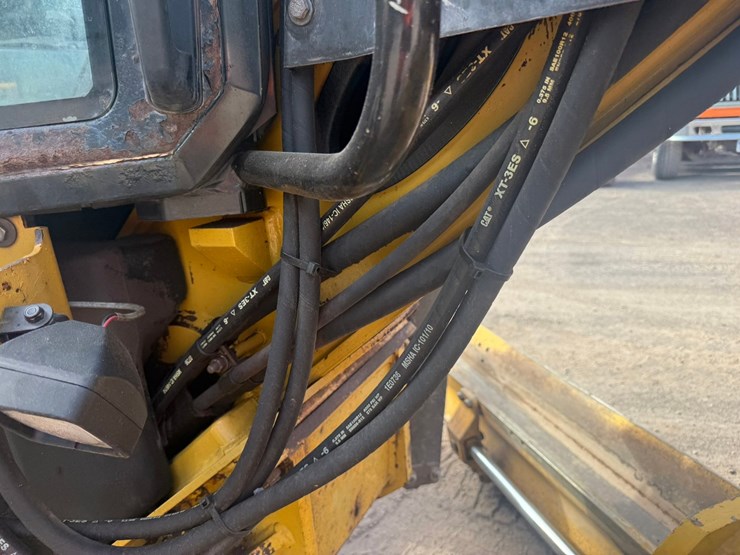 caterpillar-160m-image-158