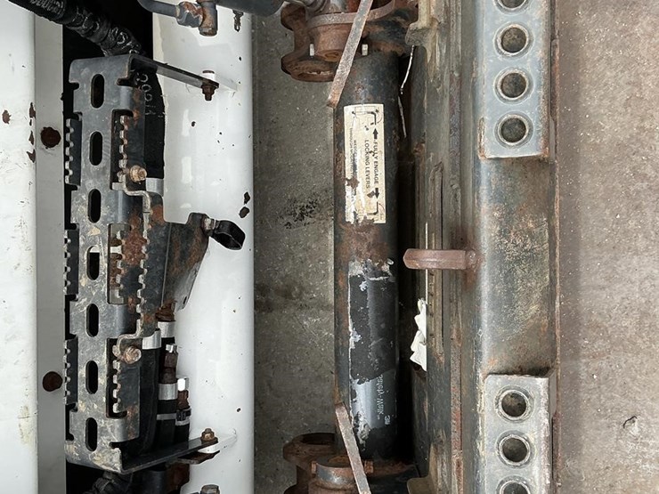2023-bobcat-t770-image-13