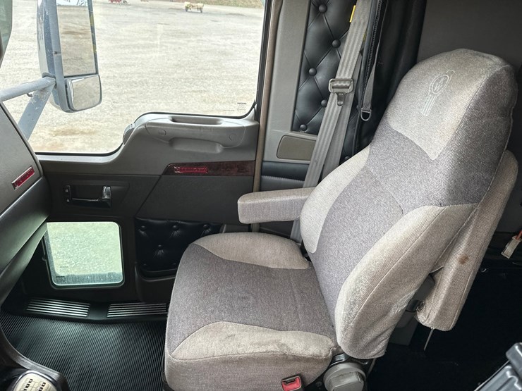 2014-kenworth-t660-image-58