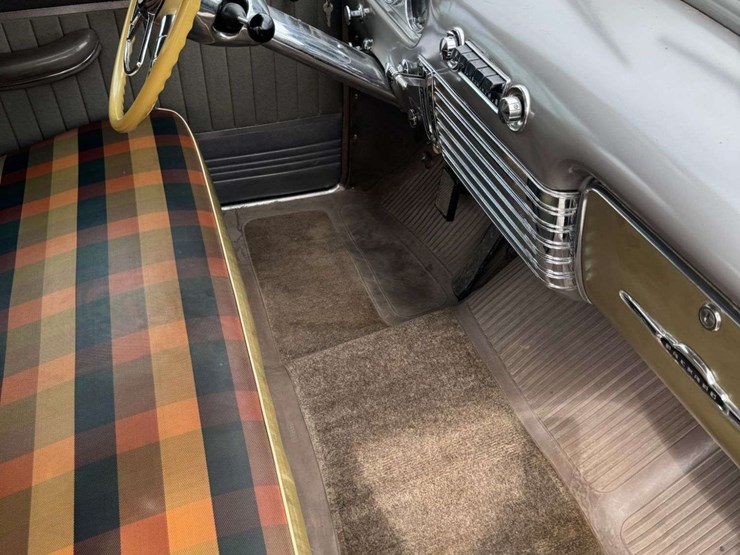 1951-packard-four-door-sedan-image-17