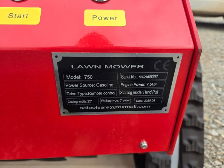 #6128-•-unused-future-ft750-remote-control-crawler-lawn-mower-image-9