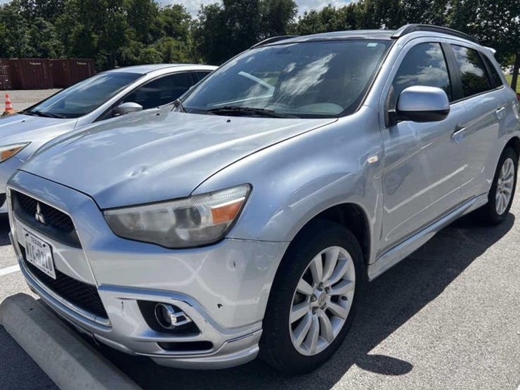 2011-mitsubishi-outlander-image-2