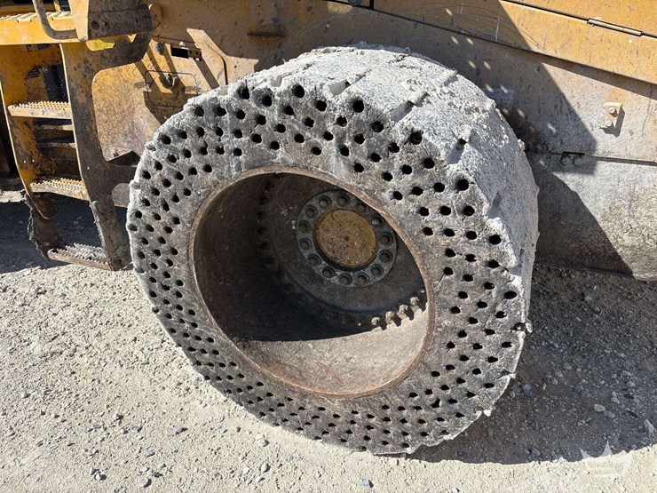 2014-deere-644k-image-36