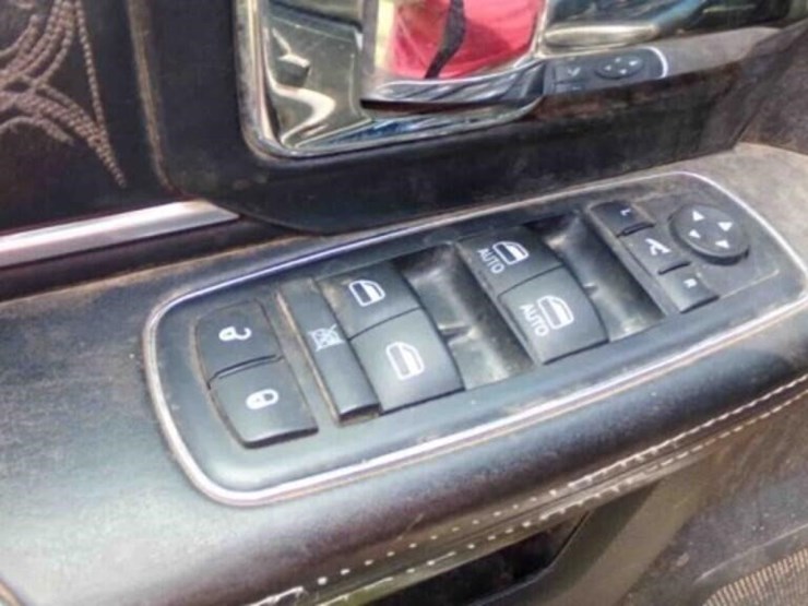 2016-dodge-ram-3500-image-16