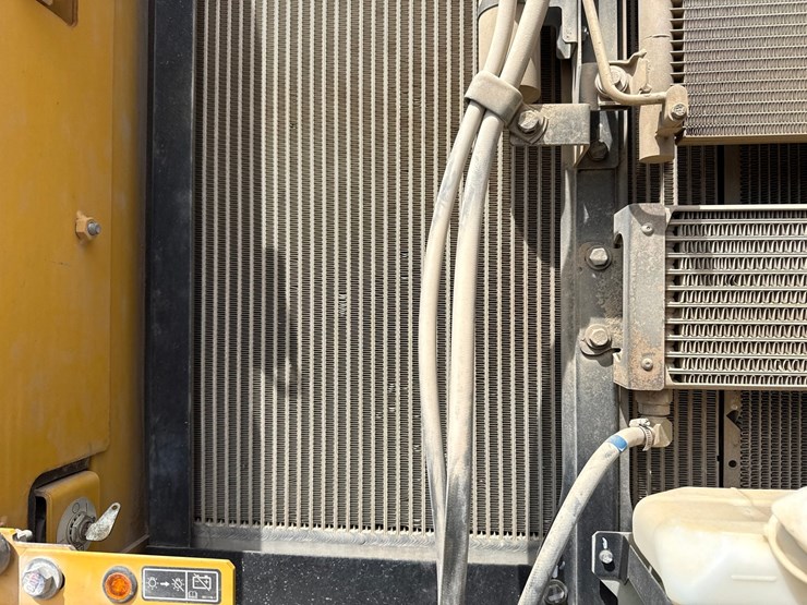 2017-caterpillar-336fl-image-42