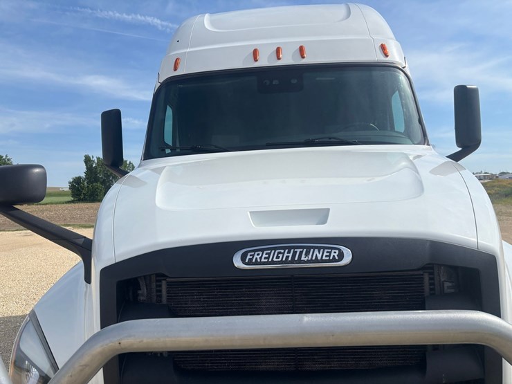 2022-freightliner-cascadia-126-image-22