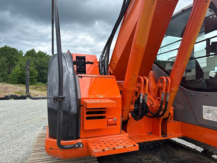 2006-hitachi-zx225-image-31