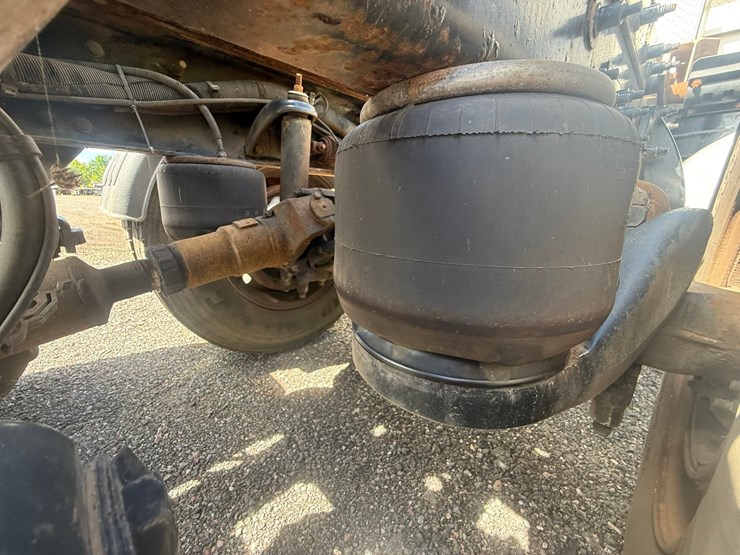 #1362-•-2010-peterbilt-day-cab-truck-tractor-image-67