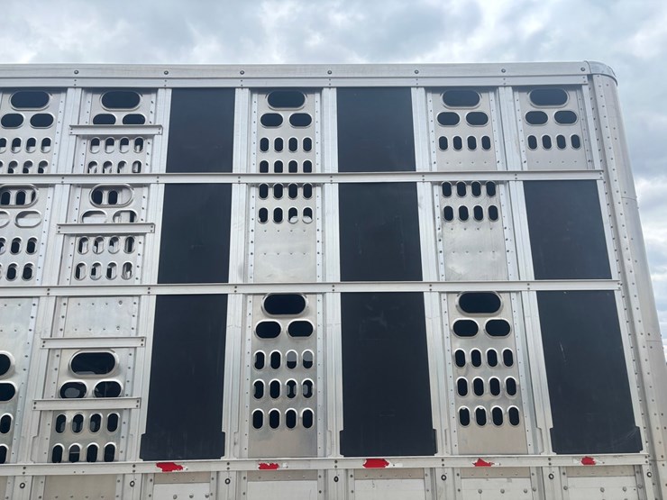 #2150-•-2017-barrett-53'-cattle-semi-trailer-image-12