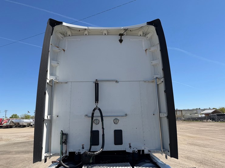 2018-kenworth-t680-image-32