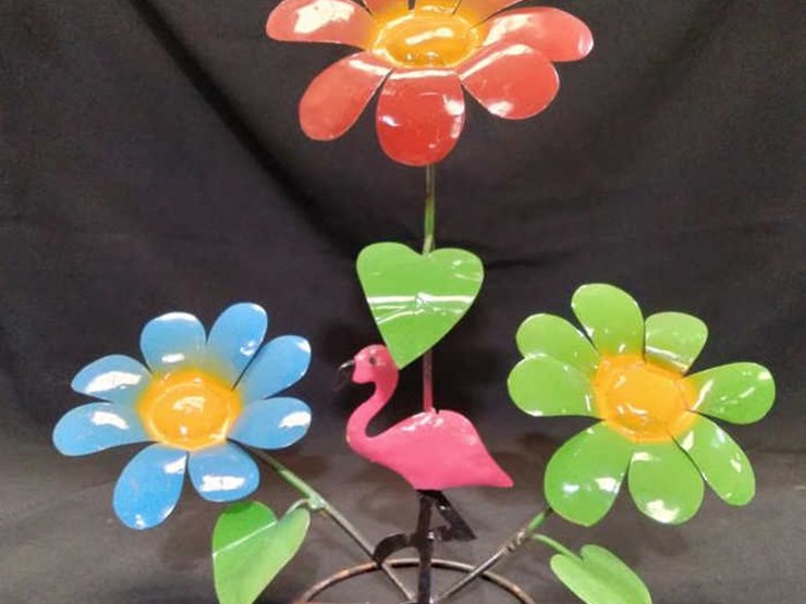 #26-•-metal-yard-art---flamingo-w/-flowers-image-3