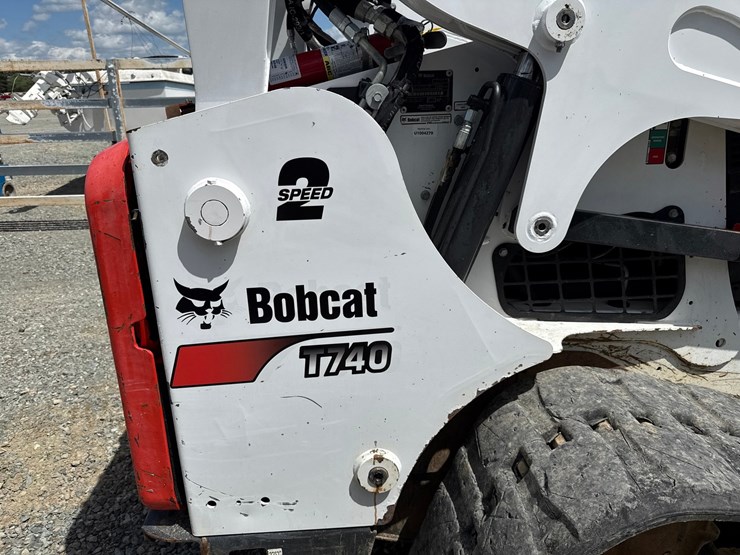 2020-bobcat-t740-image-22