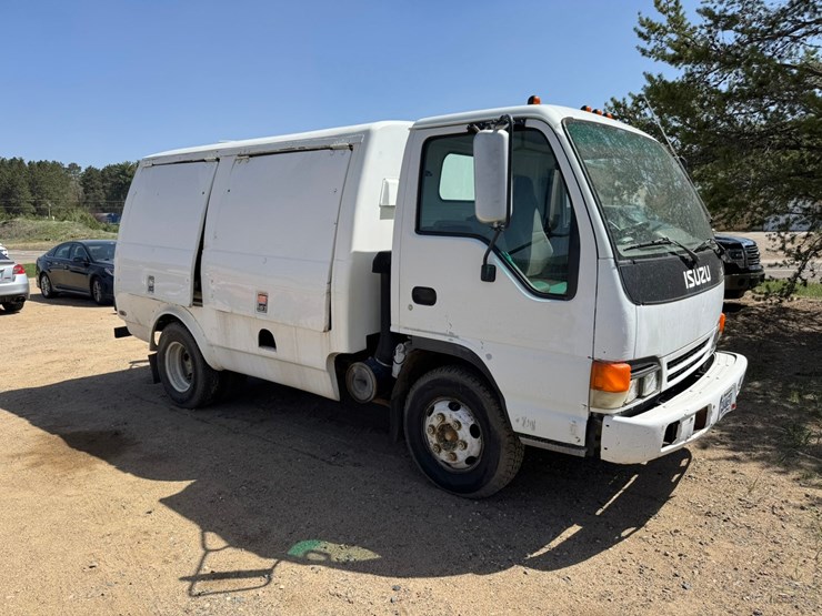 2002-isuzu-npr-image-7