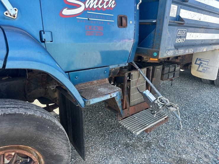 1991-ford-l9000-image-10