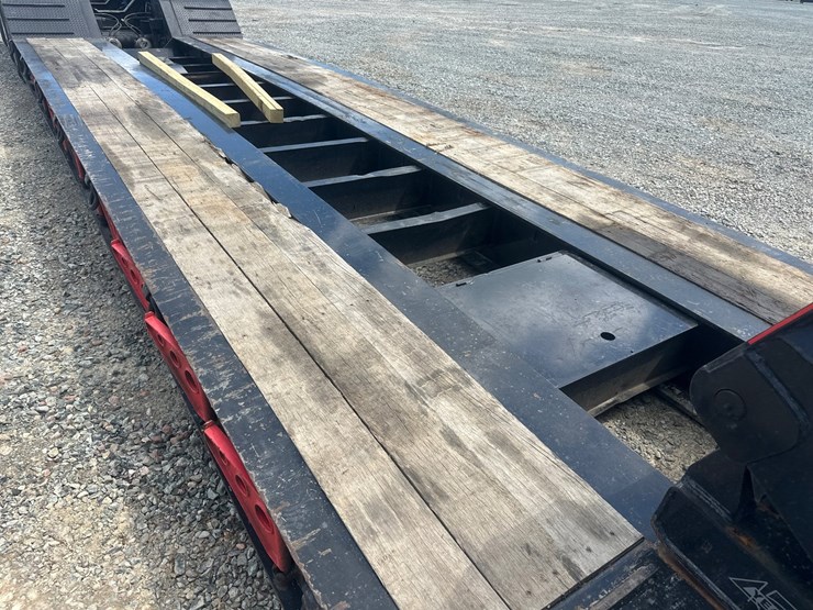 #60924-•-2026-contender-tri-axle-lowboy-trailer-image-23