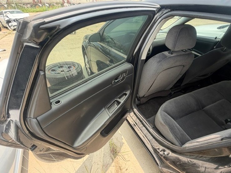 #60-•-2011-chevrolet-impala-image-14