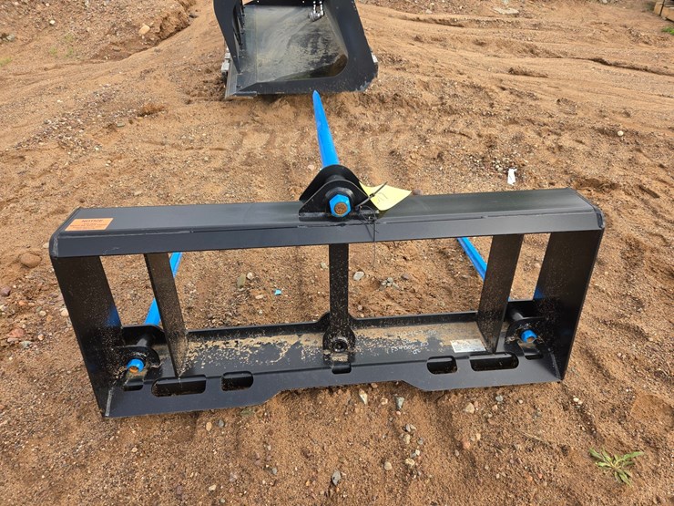 #6017-•-unused-stout-3-prong-skid-steer-bale-spear-attachment-image-5