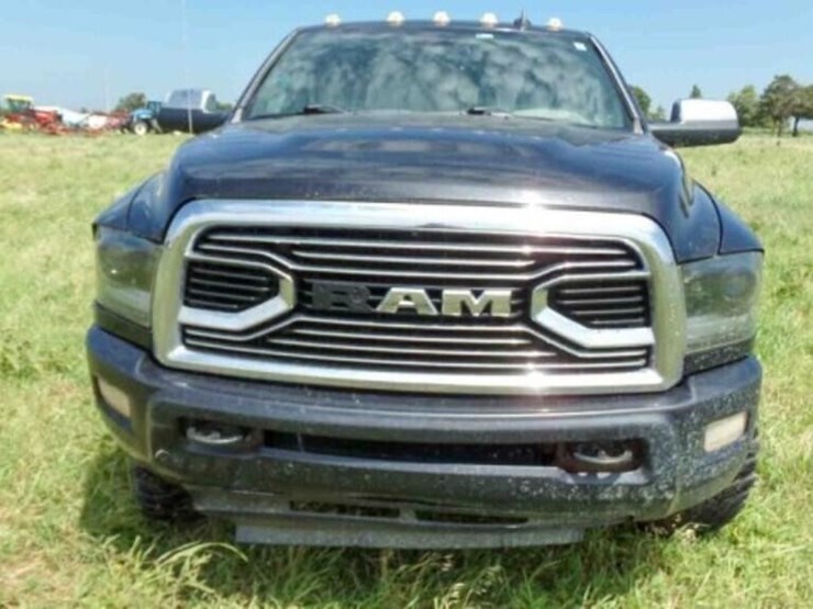 2016-dodge-ram-3500-image-30